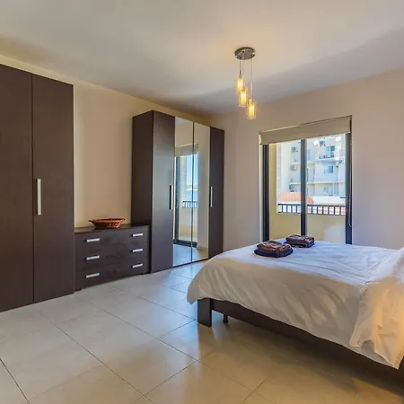 Sea View Apartment With Terrace In Central Marsaskala Appartamento *